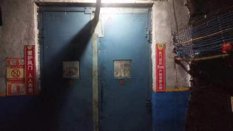 單軌吊無壓風(fēng)門